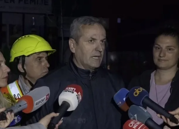 Zjarri në pallatin në Tiranë/ Goxhaj: Flakët nisën në një biznes në katin e parë, fasada ndihmoi në përhapjen e tyre