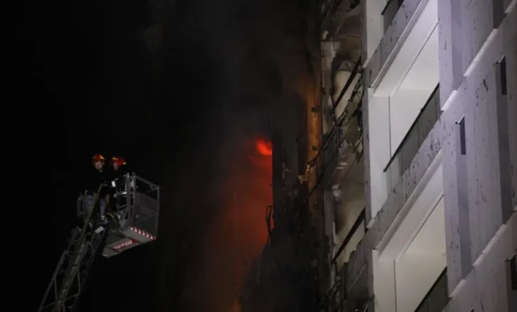 Zjarri në pallatin pranë QSUT, MIA: Flakët janë vënë në kontroll, por nuk janë shuar plotësisht, po kontrollohet çdo apartament