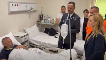 Zjarri në Tiranë/ Lamallari viziton në spital të lënduarit: Bëmë gjithçka për të mos patur pasoja në jetë