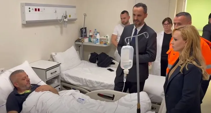 Zjarri në Tiranë/ Lamallari viziton në spital të lënduarit: Bëmë gjithçka për të mos patur pasoja në jetë