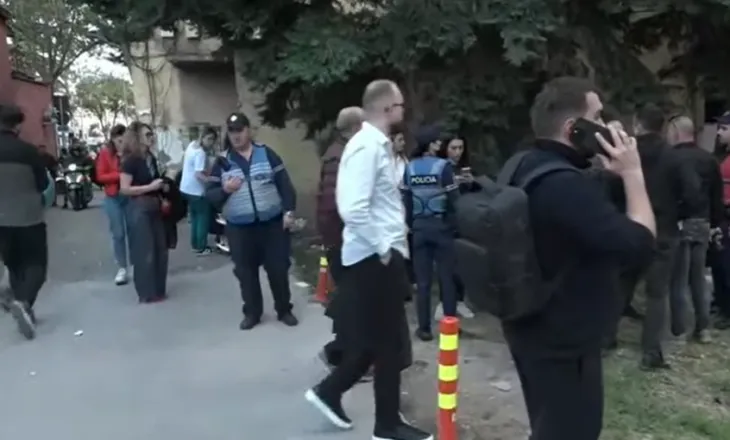 Zjarri pranë QSUT, 4 të lënduar, mes tyre edhe zjarrfikës