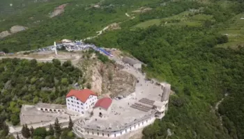 “13 të martat e pelegrinazhit”, shërbim shëndetësor 24 orë për besimtarët në Kishën e Laçit
