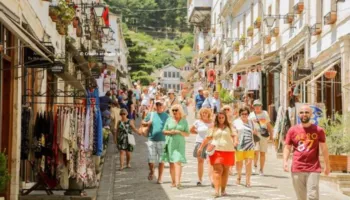 2.6 mln turistë në 4 muaj, rriten flukset turistike në Shqipëri, shtohen vizitorët nga Europa dhe Azia