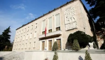 “20 vjet ky kryeministër në qeveri”/ Lika: Rrugë që mund të jetë e ndërtuar e re, por shihen nivelet