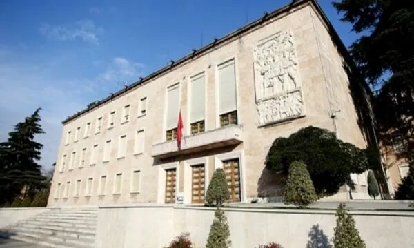 “20 vjet ky kryeministër në qeveri”/ Lika: Rrugë që mund të jetë e ndërtuar e re, por shihen nivelet