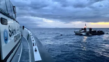 34 emigrantë të paligjshëm shpëtohen nga një varkë që po fundosej në Izmir