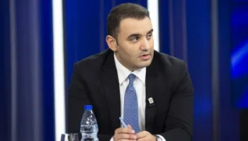 ‘4 miliardë euro për rrugë, qytetarët ende në trafik ferri’/ Këlliçi: Paratë e shqiptarëve janë vjedhur