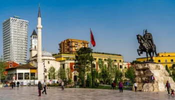 44.5% e familjeve me fëmijë në Shqipëri në rrezik varfërie, dy herë më e lartë se mesatarja e BE
