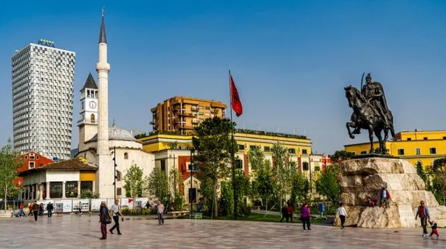 44.5% e familjeve me fëmijë në Shqipëri në rrezik varfërie, dy herë më e lartë se mesatarja e BE