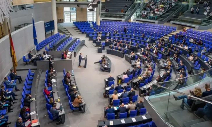 500 euro më shumë për deputetët? Gjermanët shpërthejnë kundër rritjes së pagave në Bundestag