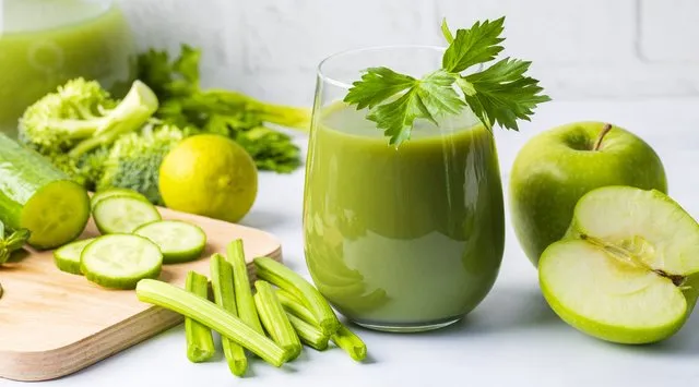 6 përfitime shëndetësore të lëngjeve nga fruta-perimet jeshile