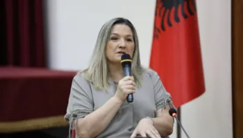 8 vite nga humbja e djalit, Flutura Açka: Ka ditë kur dhimbja merr peshën e së padurueshmes