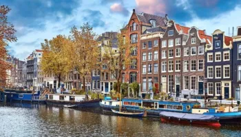A i ka ndaluar Amsterdami reklamat e mishit për të shmangur ofendimet ndaj myslimanëve?