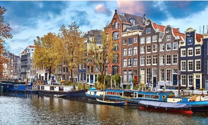 A i ka ndaluar Amsterdami reklamat e mishit për të shmangur ofendimet ndaj myslimanëve?