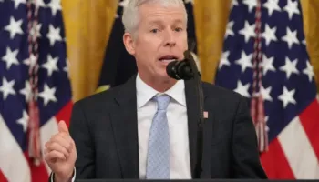 Administrata amerikane kërkon masa për uljen e çmimeve të benzinës: Mund të pezullojmë taksën federale të karburantit