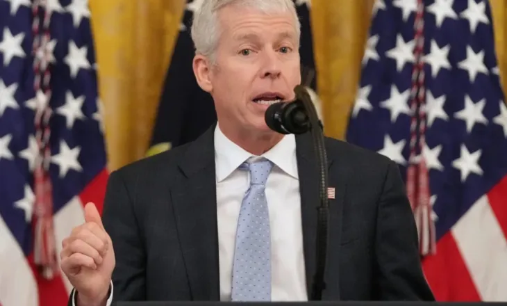 Administrata amerikane kërkon masa për uljen e çmimeve të benzinës: Mund të pezullojmë taksën federale të karburantit