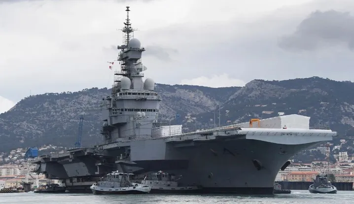 Aeroplanmbajtësja franceze “Charles de Gaulle” drejt Detit të Kuq! Macron: Jemi gati të garantojmë Ngushticën e Hormuzit