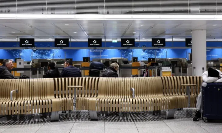 Aeroporti i Mynihut mbyllet përkohësisht pas alarmit për dron