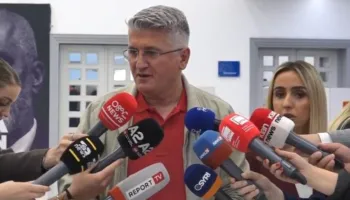Agron Gjekmarkaj voton për Berishën: Po të kishte garë, do të bënim garë!