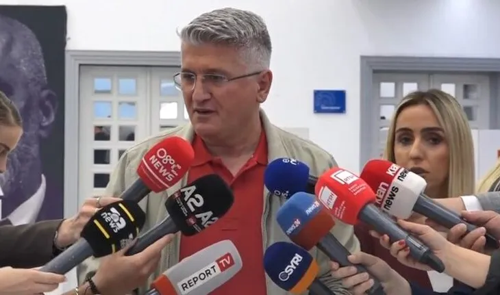 Agron Gjekmarkaj voton për Berishën: Po të kishte garë, do të bënim garë!