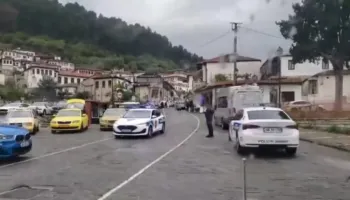 Aksident i rëndë në Berat/ Makina përplas këmbësorin, shoqërohet drejtuesi 20-vjeçar