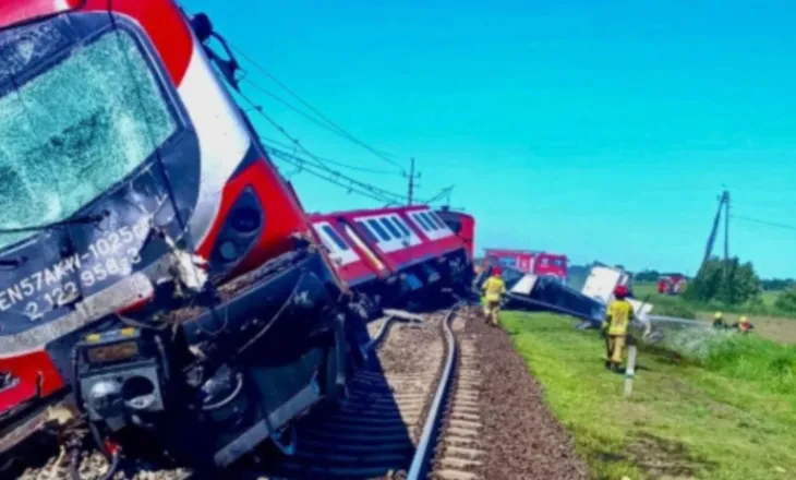 Aksident i rëndë në Poloni, treni përplaset me një kamion dhe del nga shinat, 1 viktimë dhe 18 të plagosur