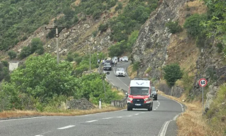 Aksident i rëndë në rrugën nacionale Maqellarë-Peshkopi/ Furgoni përplaset me një makinë