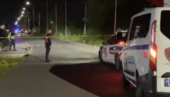 Aksident me vdekje në Lezhë/ Makina përplas motorin, humb jetën 36-vjeçari