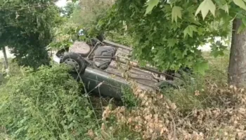 Aksident në aksin Fier-Lushnjë, përplasen dy makina, lëndohet një nga shoferët, kishte ardhur nga Greqia me familjen