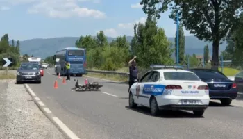 Aksident në aksin Lezhë–Shkodër, plagoset drejtuesi i motorit
