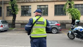Aksident në Korçë, mjeti përplas një këmbësor pranë Prefekturës së qytetit