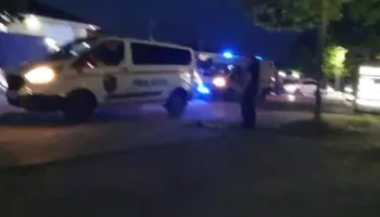 Aksident në Vlorë/ Makina përplas biçikletën në Plazhin e Vjetër, plagoset 21-vjeçarja
