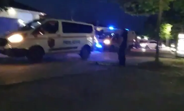 Aksident në Vlorë/ Makina përplas biçikletën në Plazhin e Vjetër, plagoset 21-vjeçarja
