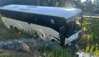Aksident tragjik në SHBA, 5 të vdekur dhe dhjetëra të plagosur pas përplasjes së autobusit me gjashtë makina