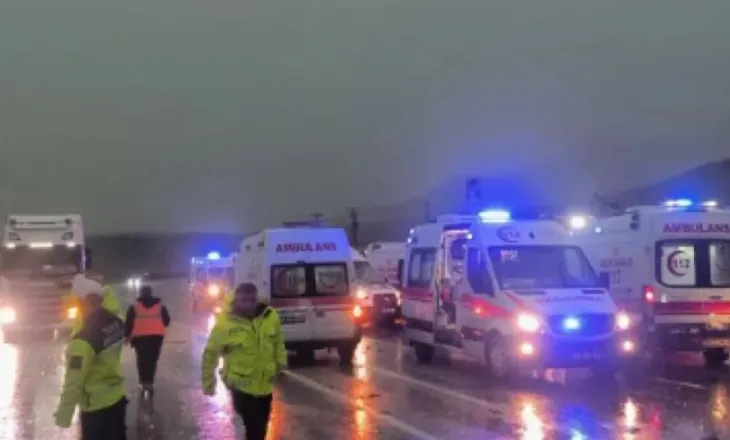 Aksident tragjik në Turqi, përmbyset autobusi, katër viktima dhe dhjetëra të plagosur