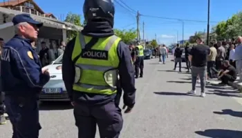Aksidenti me dy viktima të mitur në Durrës, Policia e Shtetit pezullon 3 drejtues