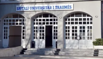 Aksidenti në Durrës/ I mituri u transportua të Spitali i Traumës, reagon Ministria e Shëndetësisë: Në gjendje të rëndë, ka dëmtime të shumta!