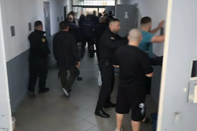 Aksion blic në burgjet e Fierit, Vlorës dhe Peqinit, ja çfarë u gjetën
