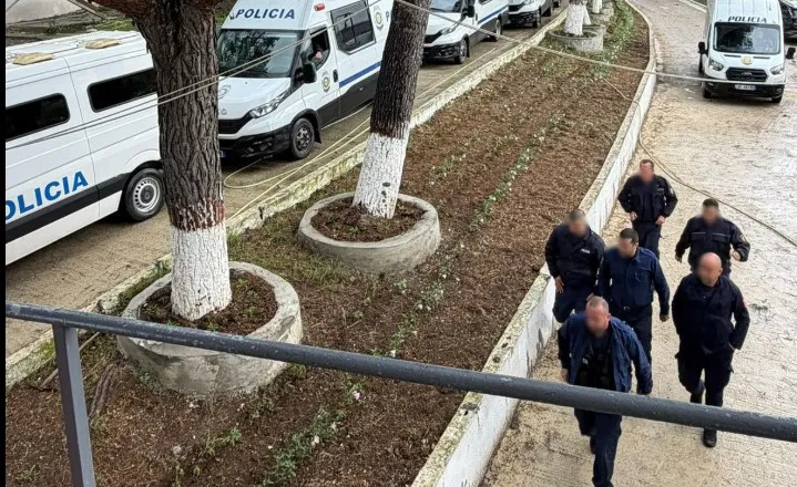Aksion “blic” në burgun e Lushnjës dhe atë të Elbasanit, sekuestrohen sende të ndaluara