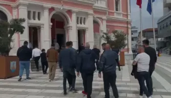 Aksionet e prishjeve në prag të sezonit veror, bizneset mblidhen para Bashkisë së Vlorës, kërkojnë takim me kryetaren
