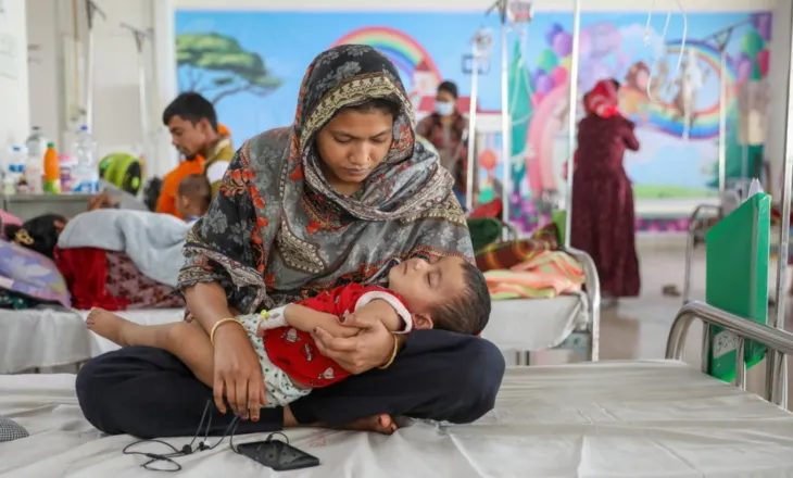 Alarm në Bangladesh/ Mbi 50 mijë raste me fruth dhe 320 viktima, spitalet në kolaps