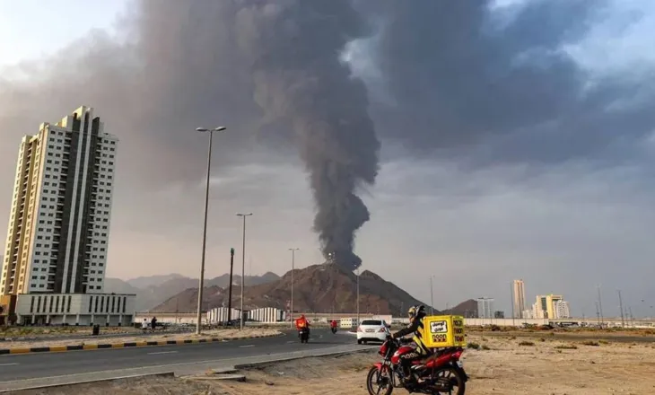 Alarm në Emiratet Arabe, “ndizet” qielli: Irani sulmon me 4 raketa