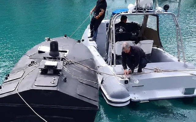 Alarm në Greqi! Gjendet një dron misterioz i mbushur me eksploziv në Detin Jon, ja skenarët e mundshëm