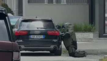 Alarm në Korçë/ Rrethohet lagjja 18, policia kontrollon automjetin pas dyshimeve për eksploziv