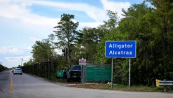 “Alkatrazi i Aligatorëve”/ Qendra amerikane e paraburgimit drejt mbylljes pas një viti plot polemika, strehonte më shumë mbi 1400 emigrantë ilegalë