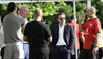 Allegri dhe drejtuesit ndryshojnë sërish planet e Milanit drejt Genovës; skuadra në grumbullim ‘vetëm’ që nga e enjtja