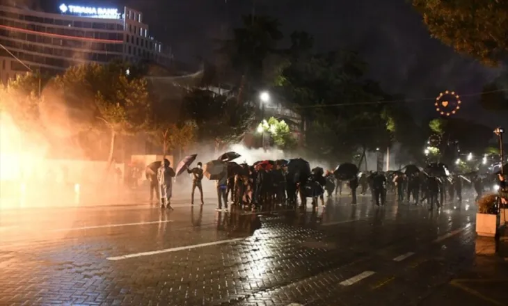 Anadolu: Shqipëri, tensione dhe përplasje në protestën e opozitës, kërkohet dorëheqja e Ramës
