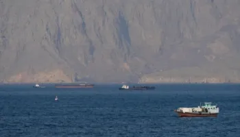 Anija tregtare u sulmua pranë Dohas, Irani: Paralajmërim për vështirësi në Hormuz për vendet me sanksione