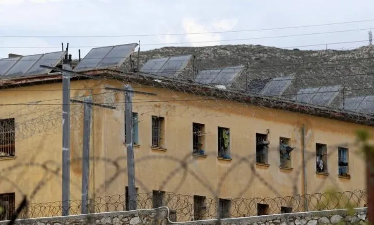 AP kërkoi mbylljen e 5 burgjeve/ Petraj: Qelitë të mbipopulluara! Topalli: Një tualet për 18 të burgosur në Burrel