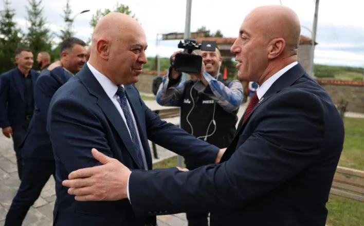 Ardian Gjini merr drejtimin e AAK, ka dhe një mesazh për liderin historik Ramush Haradinaj (POSTIMI)